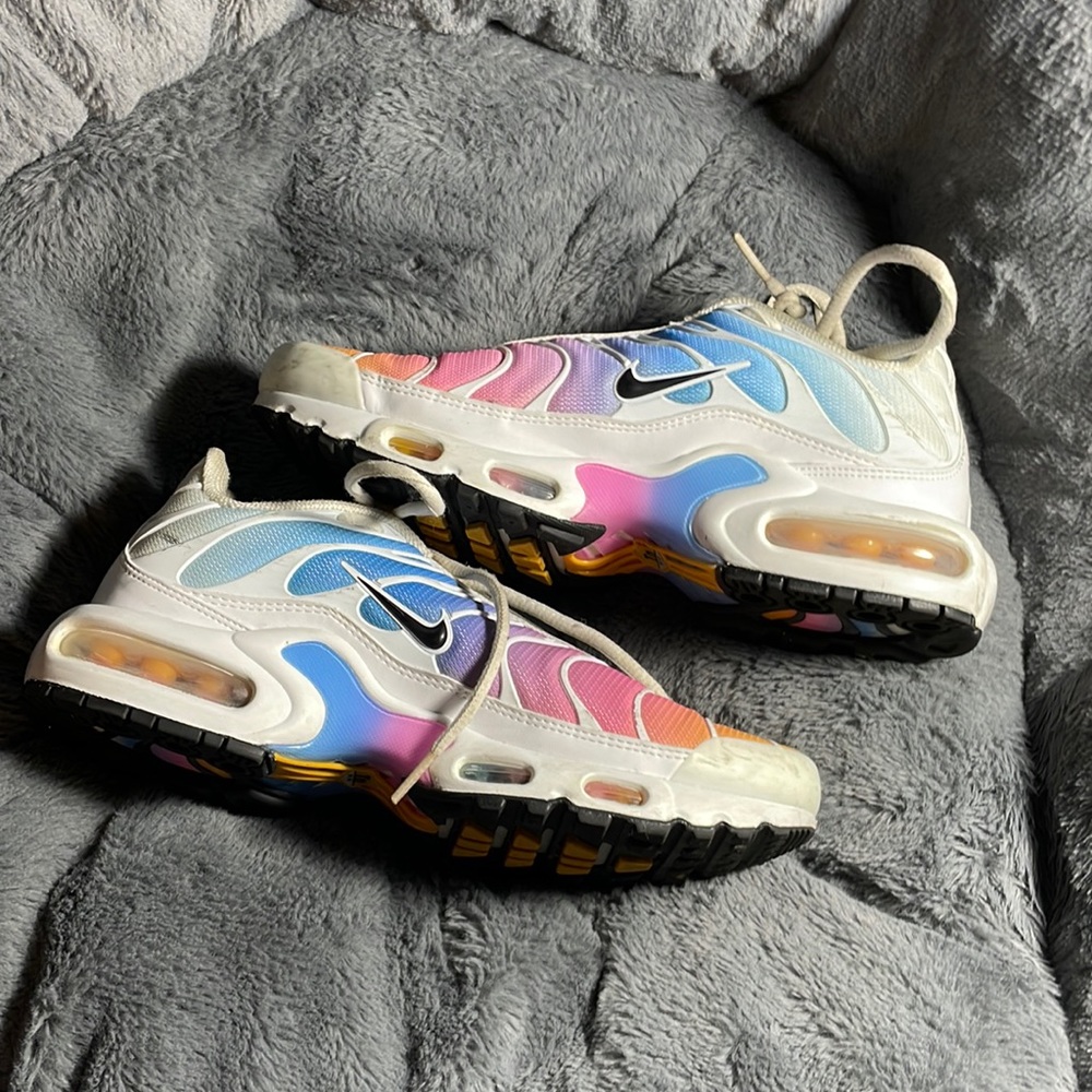 Nike Rainbow Vapor Max. Size 7.5 in Women. Very good for running or style